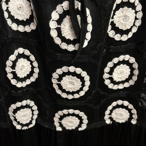 BNWT: Long black lace skirt size small - Picture 5 of 6